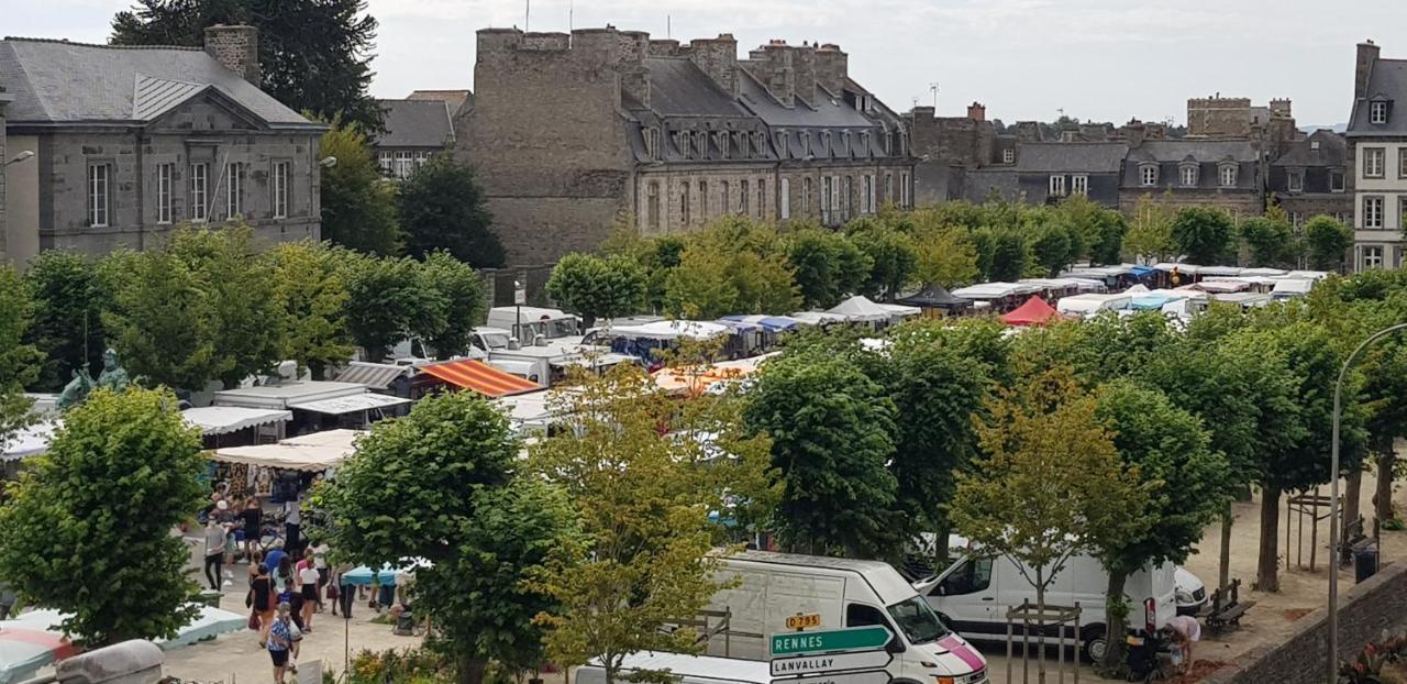 Les Appartements Du Marche Dinan Eksteriør bilde