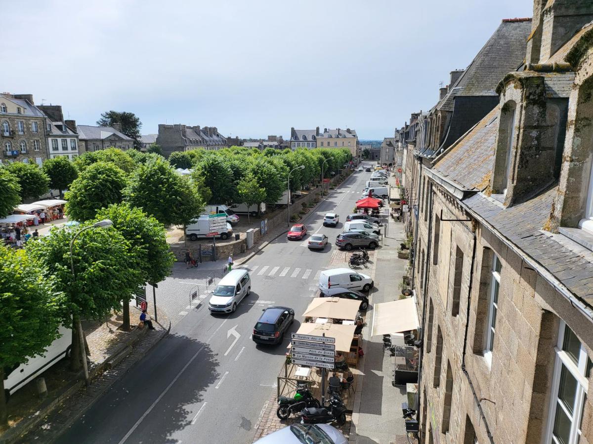 Les Appartements Du Marche Dinan Eksteriør bilde