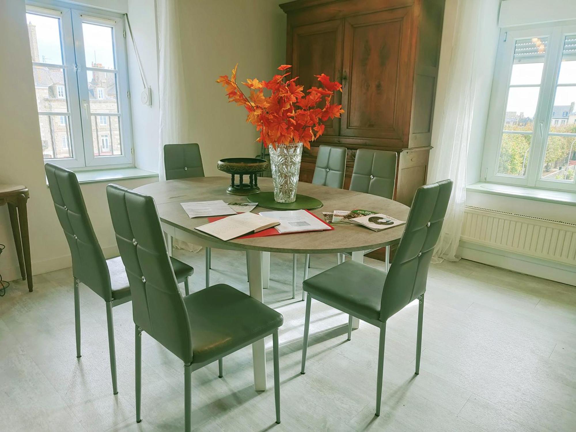 Les Appartements Du Marche Dinan Eksteriør bilde